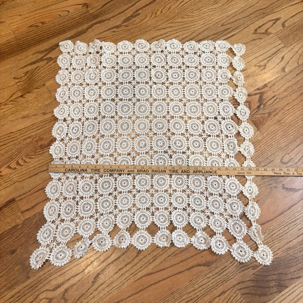 Vintage Handmade Crochet Lace Tablecloth Doily Medallion Motif 30